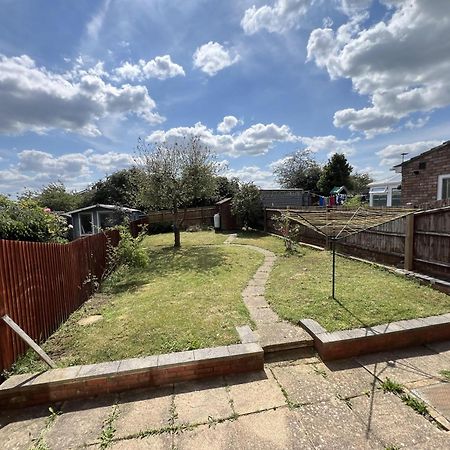 Charming 3-Bed House In Leighton Buzzard Villa Exteriör bild